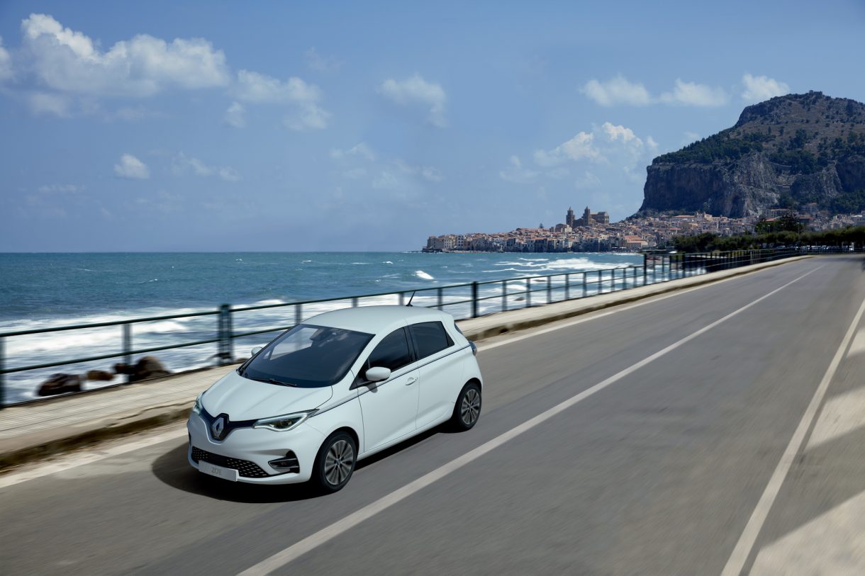 ¿Y si los coches electrificados pudieran recargar por inducción mientras circulan?